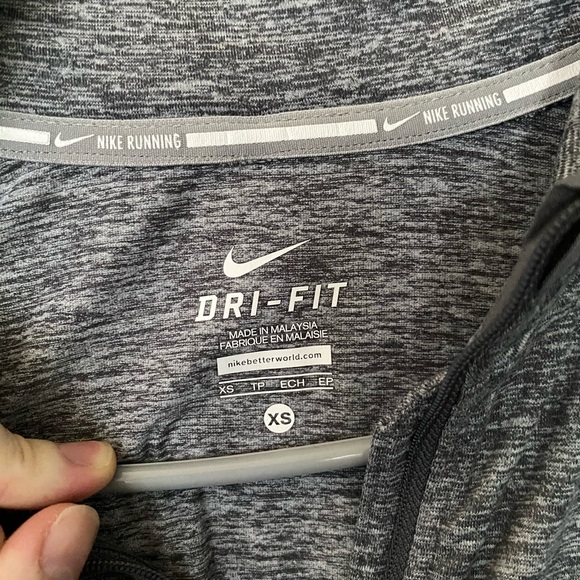 Nike DriFit running top - Picture 2 of 5